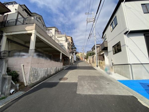 【前面道路含む現地写真】 | 明石市朝霧山手町　2号棟　新築戸建