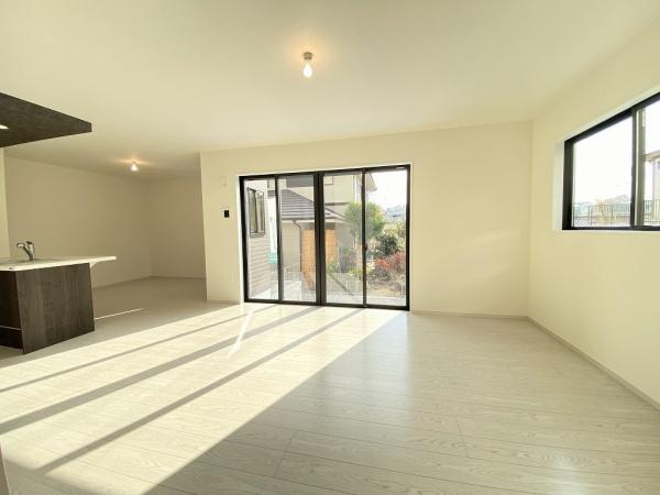 【居間・リビング】 | 明石市朝霧山手町　2号棟　新築戸建