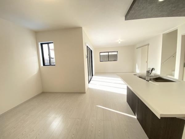 【居間・リビング】 | 明石市朝霧山手町　2号棟　新築戸建