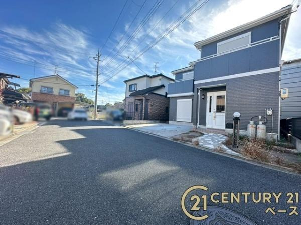 大和郡山市池沢町　一戸建の前面道路含む現地写真