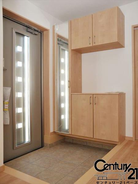 橿原市東坊城町の新築一戸建の内観：施工例|■玄関には大容量シューズボックスを完備！■