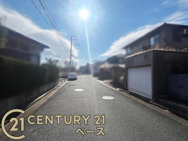 奈良市東登美ヶ丘５丁目の売地の前面道路含む現地写真