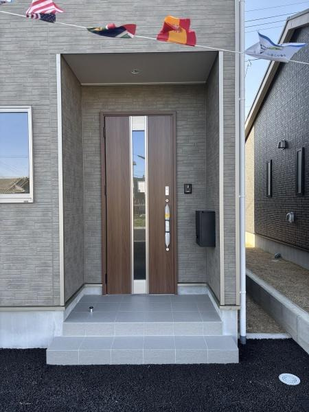 西尾市一色町松木島第7　全5棟・4号棟の玄関|施工例