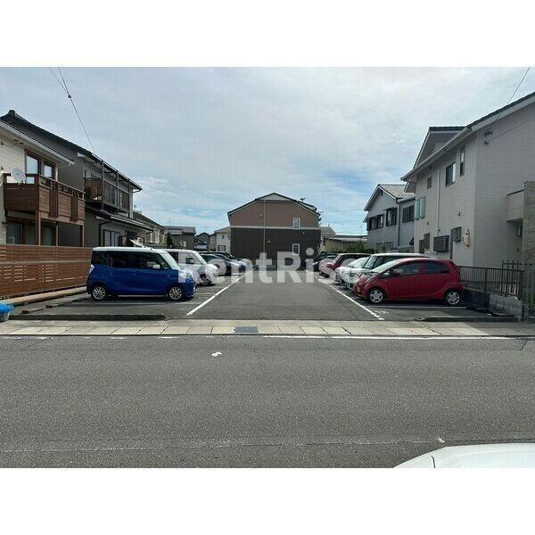 サンライズアサノの駐車場