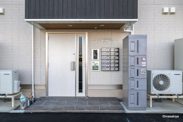 トリシア東和田　W（西）棟のエントランス