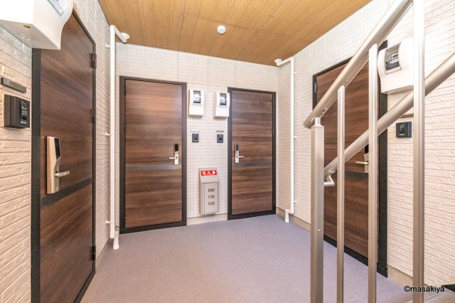 トリシア東和田　W（西）棟のエントランス