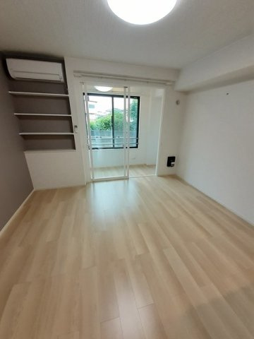 アルバータの内装