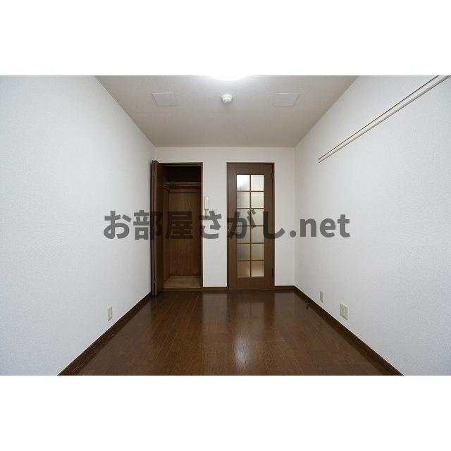 ラプラス坂下２の居間・リビング|洋室