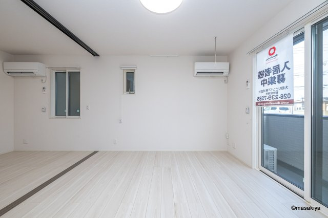 トリシア東和田　E（東）棟の居間・リビング