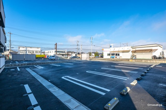 トリシア東和田　E（東）棟の駐車場