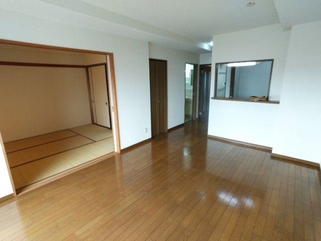 ヒロ末広の居間・リビング