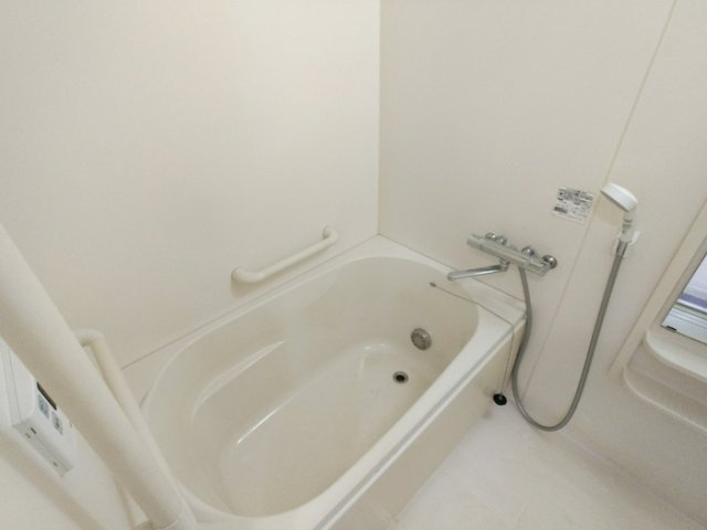 ヒロ末広の浴室