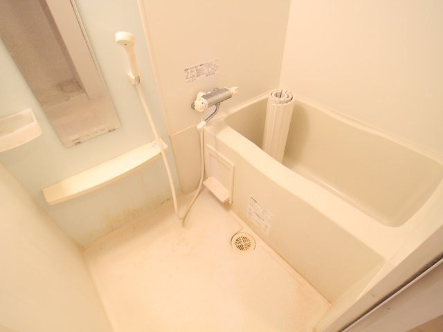 ヴィラルーチェの浴室|日々の疲れを癒すお風呂付です