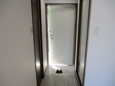 【玄関】 | ナチュライフ北斗 | ※写真は別のお部屋を使用しています。