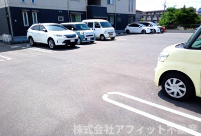 【駐車場】 | ローズ多治米
