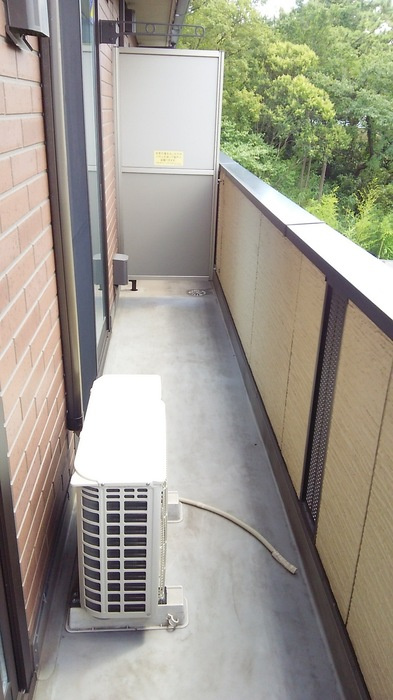 ロイヤルクレッセント西登戸参番館のバルコニー