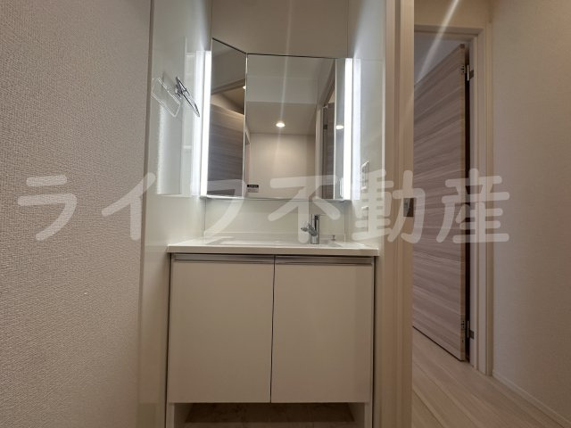 Ｄ-ＲＯＯＭ東花園の独立洗面台|使いやすい独立洗面台です