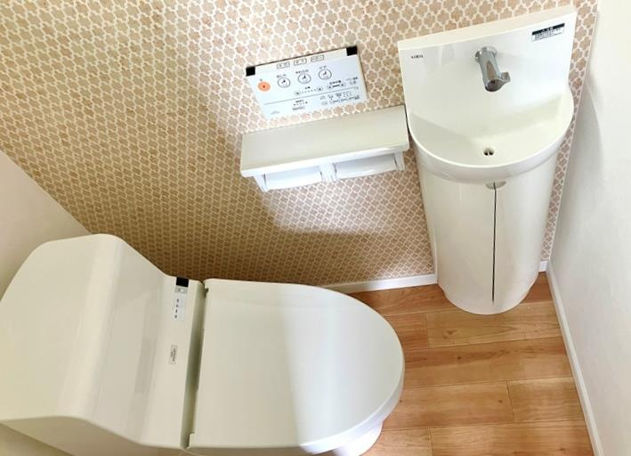 鵠沼桜が岡戸建のトイレ