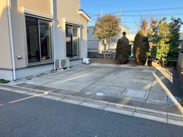 中宗岡戸建の駐車場