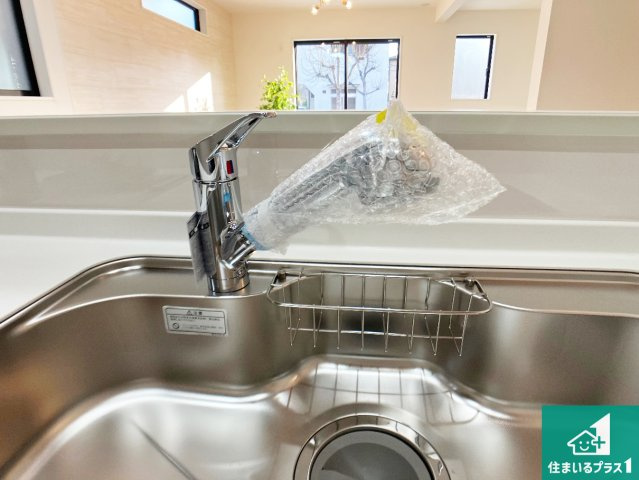 神戸市西区福吉台　新築一戸建ての設備|浄水器を内蔵！炊飯時、お茶を作る時に安心してお水を使えます！お湯と冷水、浄水と原水、シャワーの切替えもワンタッチです！