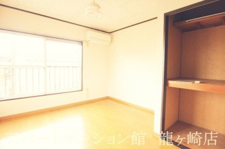 【居間・リビング】 | メゾンド直鮒 | 洋室6.0帖