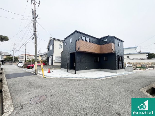 神戸市西区持子　第3期　新築一戸建ての前面道路含む現地写真|周辺は閑静な住宅街！前面道路広々で車の出し入れも便利です。駐車が苦手な方でも安心して車庫入れできます！