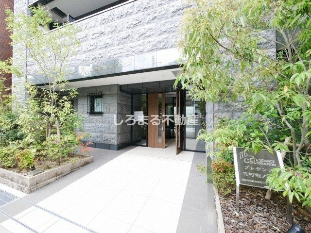 プレサンス京町堀ノースのエントランス