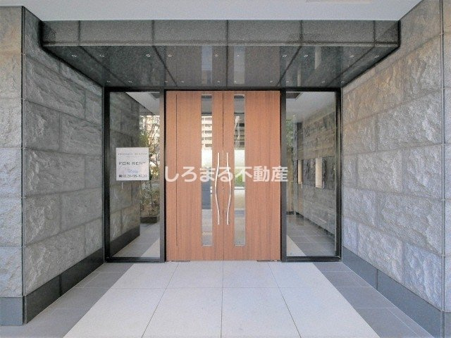 プレサンス京町堀ノースのエントランス