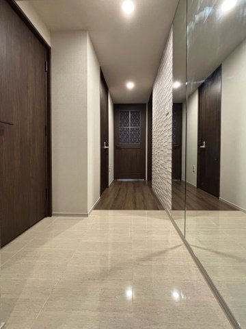 姿見鏡設置、天然石フロア