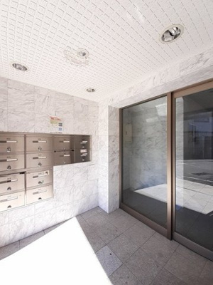 【エントランス】 | カルフールＢ．Ｃ白山 | エントランスです