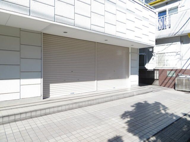 エステートピアIAビルのエントランス