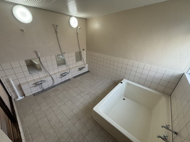 花上寮の浴室|浴槽