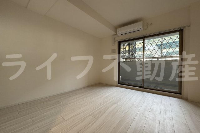 ワールドアイ大阪EAST Cityの居間・リビング|リビングです