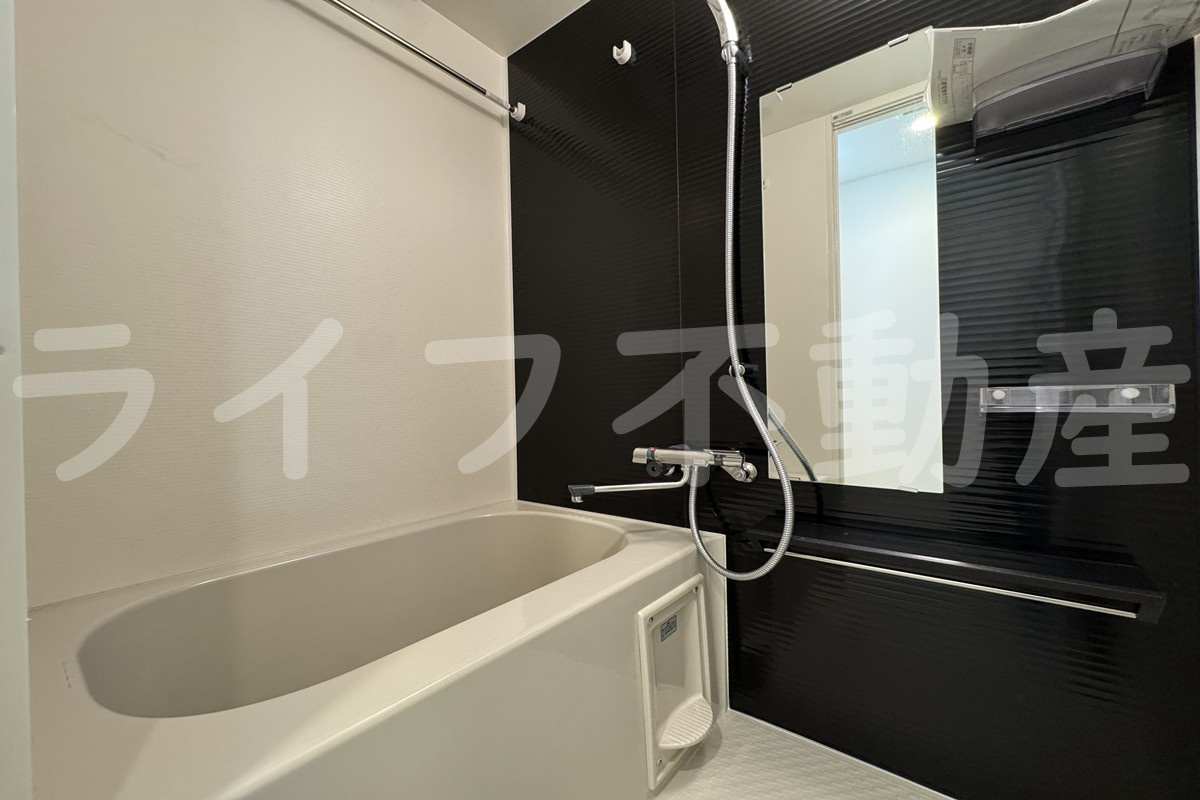 ワールドアイ大阪EAST Cityの浴室|コンパクトで使いやすいお風呂です