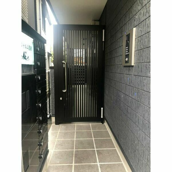 エレ・シャルム墨田のエントランス