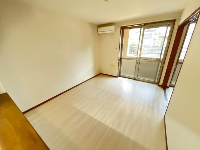 加古川市野口町良野のアパートの居間・リビング|リビング