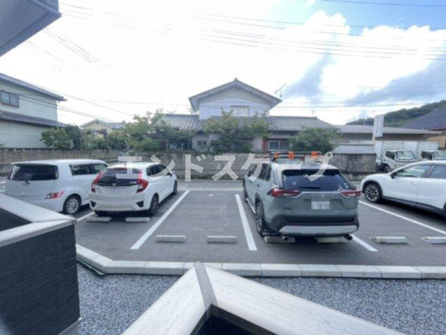 MKcourt　(エムケーコート)の駐車場|高崎、前橋、伊勢崎エリアのお部屋探しはエンドスケープまで！お客様の理想お聞かせ下さい♪