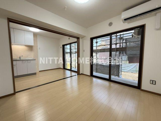 プロムナードⅢの居間・リビング|５．９帖のダイニングキッチンに５．４帖の洋室がついています◇