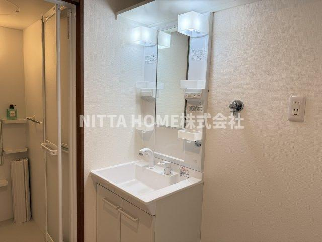 プロムナードⅢの洗面所|独立洗面台がついていて身支度に便利ですよ◇