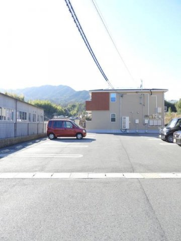 ナーシサス　ガーデンの駐車場|駐車スペースもあります