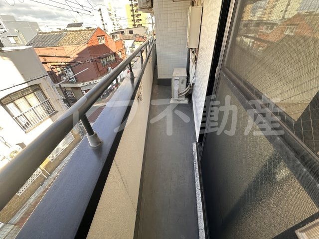 レナジア新深江　深江小学校区のバルコニー|暖かな日差しのふりそそぐバルコニー