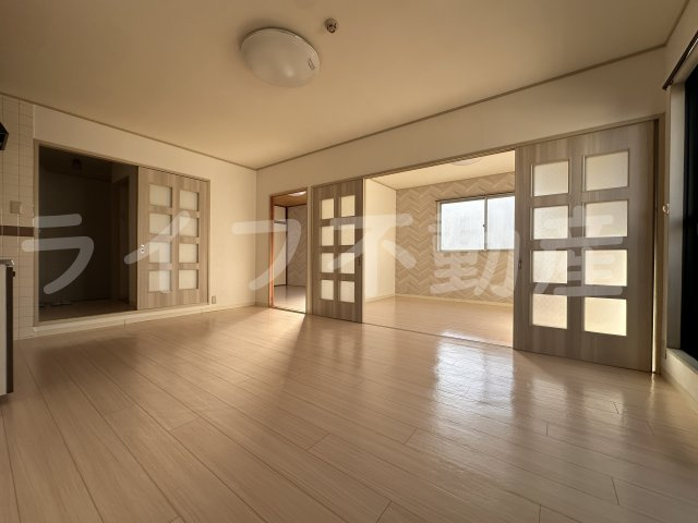 レナジア新深江　深江小学校区の居間・リビング|おしゃれなリビングです