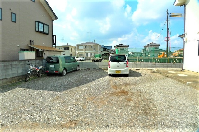 サンノーハイツの駐車場