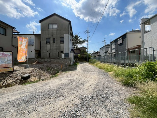 富田町5丁目　建築条件無土地の前面道路含む現地写真|間口9.4ｍ×8.7ｍで存在感ある外観のお家を造ることができます！