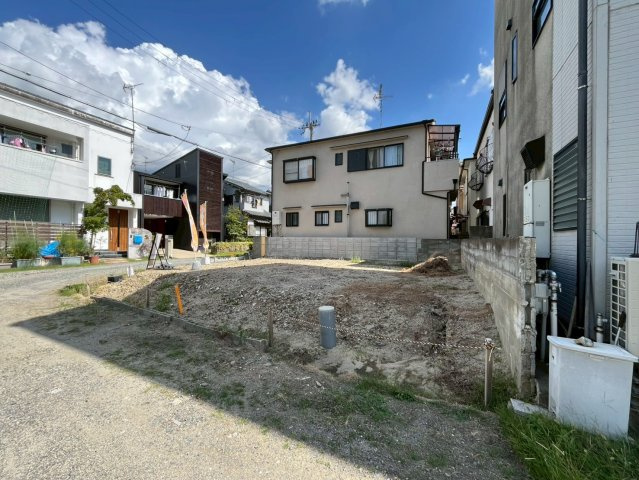 富田町5丁目　建築条件無土地の前面道路含む現地写真|「詳しく物件や現地の周辺環境について知りたい！」「住宅ローンについて、税金について聞いてみたい」などお気軽にお問い合わせください。