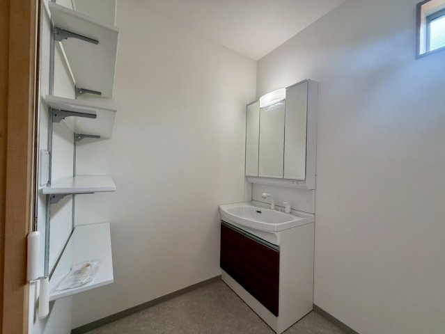 高知市南久万新築建売の独立洗面台