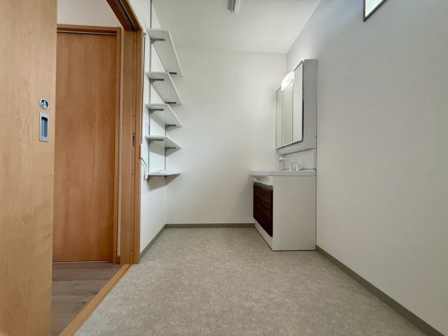 高知市南久万新築建売の玄関