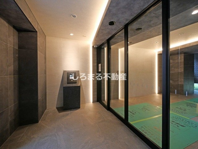 プレサンス緑橋ソレアスのエントランス