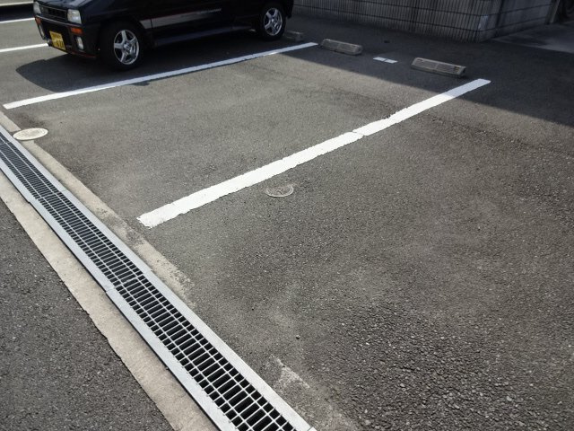 ウエストサイドスクエアの駐車場