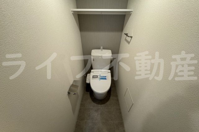 ワールドアイ大阪EAST Cityのトイレ|落ち着いた色調のトイレです